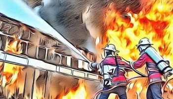 Zwei Feuerwehrmänner löschen eine brennende moderne Industriehalle in einem stilvollen Zeichenstil. Das Feuer ist kontrolliert und nicht groß.